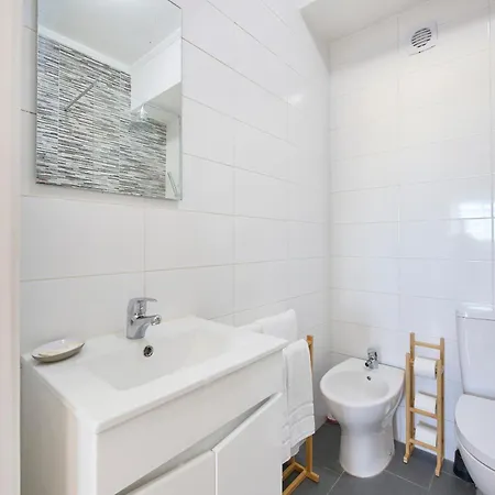 Sunny Graca, River View, By Timecooler Апартаменты