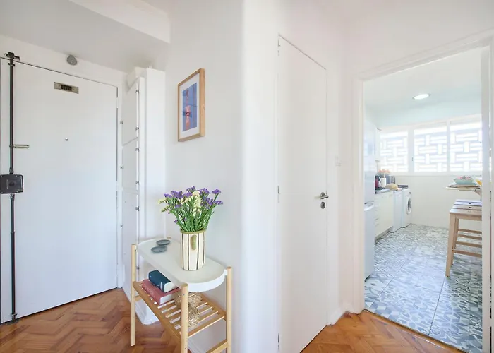 Sunny Graca, River View, By Timecooler Διαμέρισμα