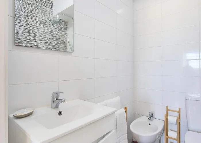 Sunny Graca, River View, By Timecooler شقة