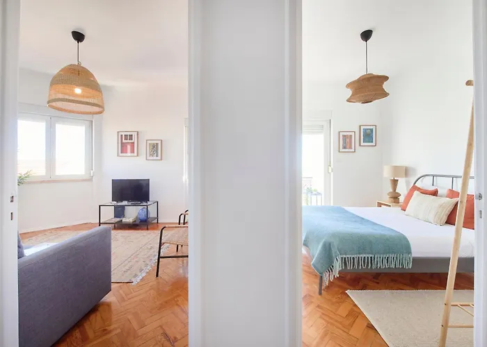 Sunny Graca, River View, By Timecooler Διαμέρισμα