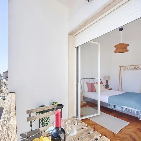 Apartment Sunny Graca, River View, By Timecooler *